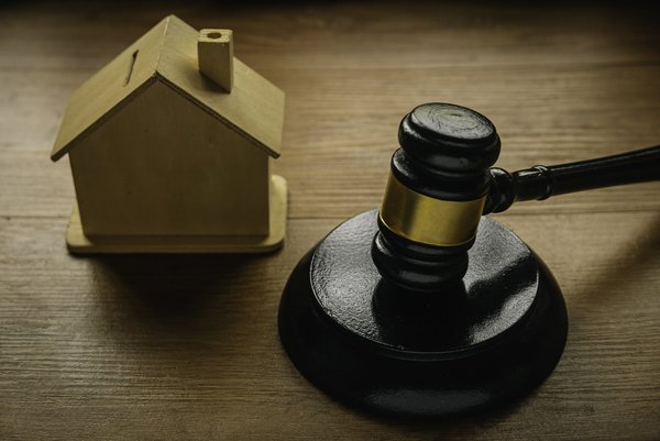 Comprendre les services essentiels d'un avocat en droit immobilier